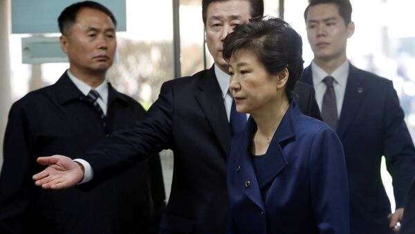 Ousted South Korean President Park Geun-hye arrives for questioning on her arrest warrant at the Seoul Central District Court in Seoul, South Korea, Thursday, March 30, 2017 - Sputnik Việt Nam