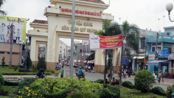 Cổng chào Hậu Giang đoạn qua thị trấn Cái Tắc, Chau Thành A - Sputnik Việt Nam