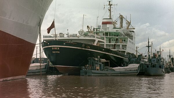Tàu thương mại của Liên Xô Minsk và biysk tại cảng Hải Phòng - Sputnik Việt Nam