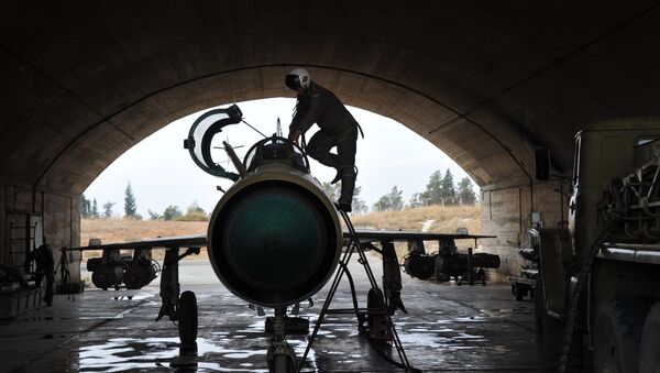A Syrian pilot checks a MiG-21 aircraft of the Syrian Air Force before a mission at the Hama airbase near the city of Hama, Syria's Hama Province. (File) - Sputnik Việt Nam