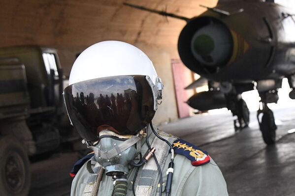 Các Tomahawk dường như không làm phi công Syria hoảng sợ... - Sputnik Việt Nam