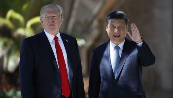 Chủ tịch Trung Quốc Tập Cận Bình  với Tổng thống Mỹ Donald Trump - Sputnik Việt Nam