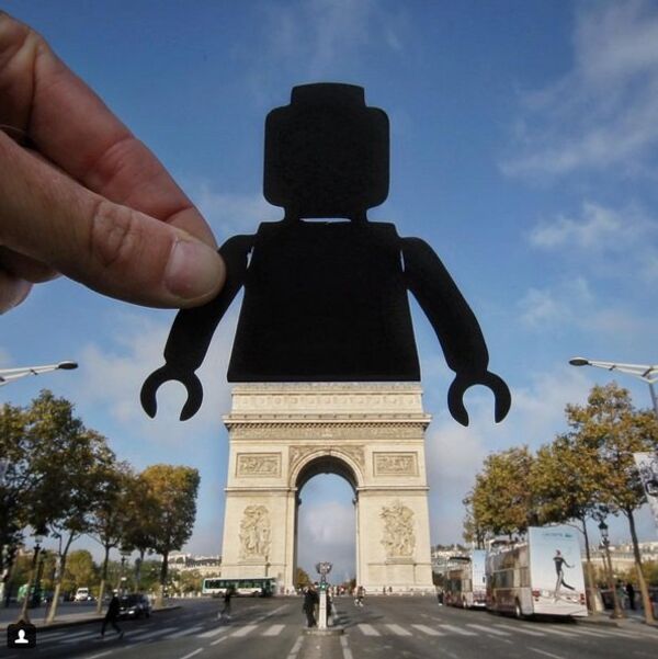 Khải Hoàn Môn (Arc de Triomphe) ở Paris biến thành một nhân vật LEGO. - Sputnik Việt Nam