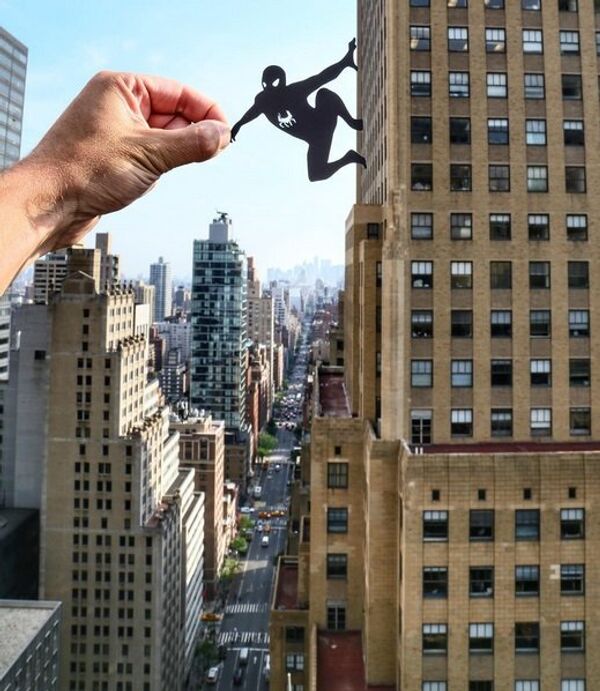 Trên mặt tiền của tòa nhà chọc trời Grand Hyatt ở New York, Paperboyo đã thấy Spider-Man ... - Sputnik Việt Nam