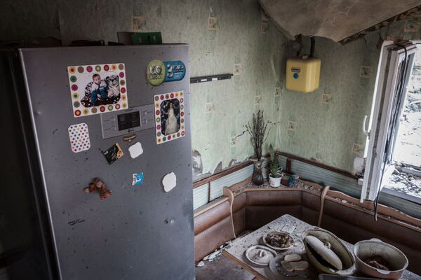 Ngôi nhà bị đạn pháo của lực lượng an ninh Ucraina phá hủy. - Sputnik Việt Nam