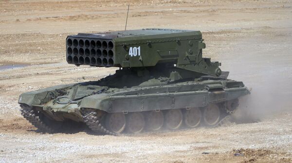 Súng phun lửa hạng nặng TOS-1A Solntsepek tại cuộc trưng bày thiết bị ở ngoại ô Moskva - Sputnik Việt Nam