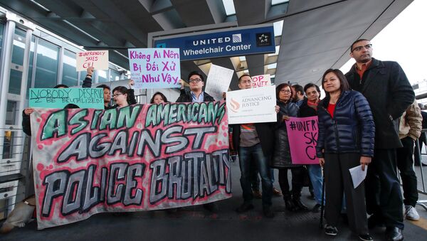 Cộng đồng người Mỹ gốc Việt biểu tình dữ dội phản đối hãng United Airlines - Sputnik Việt Nam