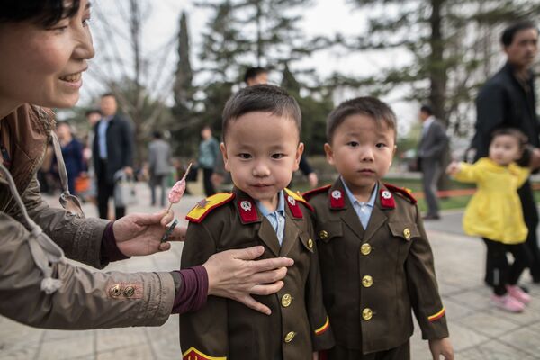 Những cư dân trẻ của thủ đô CHDCND Triều Tiên. - Sputnik Việt Nam