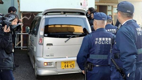 Xe cảnh sát đưa nghi phạm Shibuya đi vào sáng 14-4 - Sputnik Việt Nam