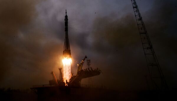 Phóng tên lửa đẩy Soyuz-FG  với tàu vũ trụ Soyuz-MS 04 từ sân bay vũ trụ Baikonur. - Sputnik Việt Nam