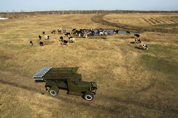 Vùng Novosibirsk. Trưng bày bản sao chính xác của các thiết bị quân sự thời hế chiến II, do nghệ nhân-thợ cơ khí địa phương chế tác. - Sputnik Việt Nam