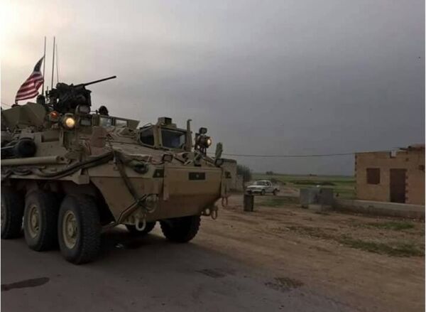 Mỹ triển khai quân và xe bọc thép trên biên giới Thổ Nhĩ Kỳ-Syria Mỹ triển khai quân và xe bọc thép trên biên giới Thổ Nhĩ Kỳ-Syria - Sputnik Việt Nam