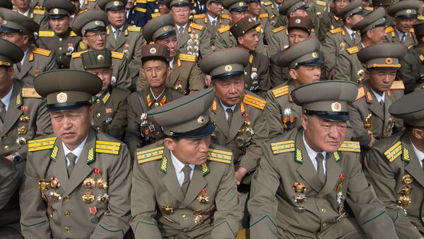 Các quân nhân trong cuộc diễu binh kỷ niệm 105 năm ngày sinh của lãnh tụ Kim Il Sung sáng lập Nhà nước CHDCND Triều Tiên - Sputnik Việt Nam