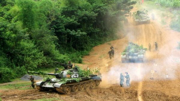 Lữ đoàn xe tăng 201 trong một lần huấn luyện. - Sputnik Việt Nam
