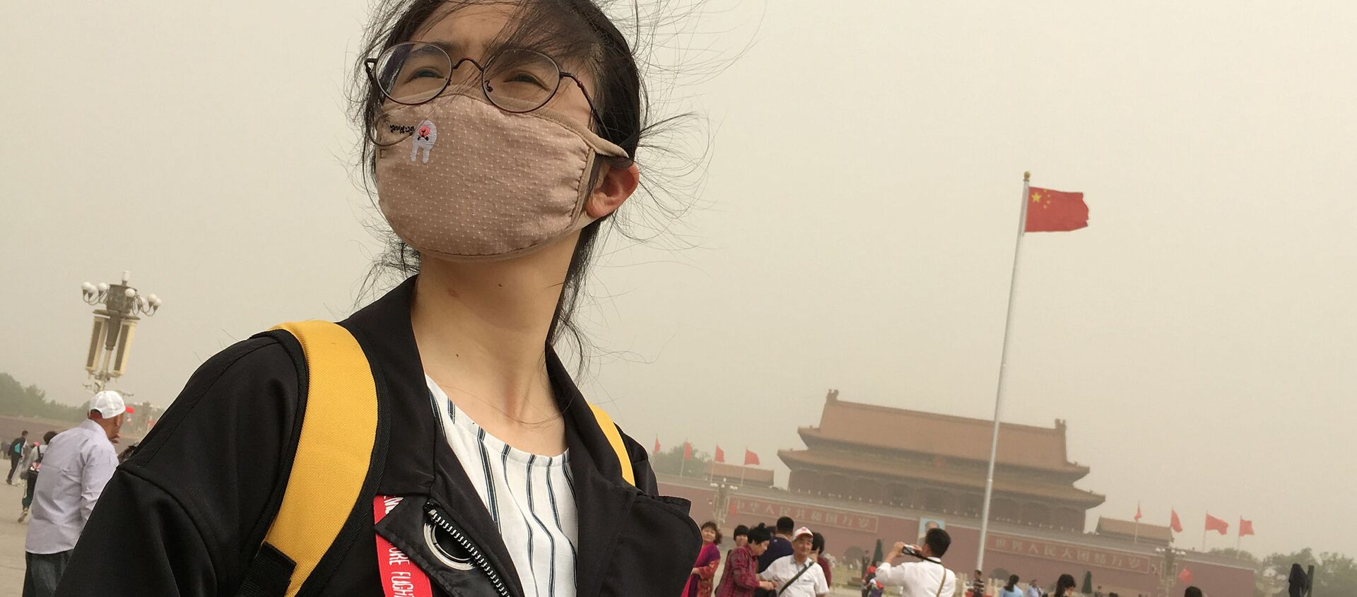 Bắc Kinh -  khói mù… Cư dân buộc phải đeo mặt nạ đặc biệt. - Sputnik Việt Nam, 1920, 03.03.2019