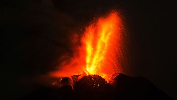 Indonesia. Núi lửa Sinabung phún xuất ở Sumatra. - Sputnik Việt Nam