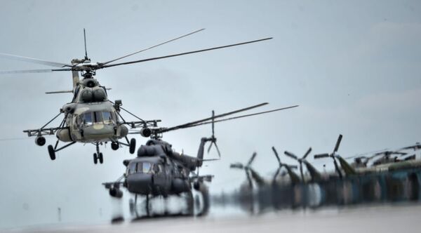 Máy bay trực thăng Mi-8 tại vòng quốc gia cuộc thi quốc tế Aviadarts-2015 - Sputnik Việt Nam
