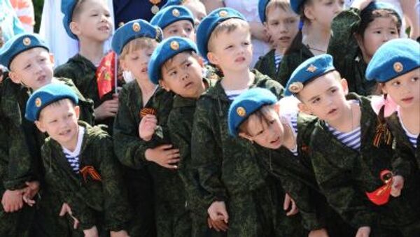 Duyệt binh “quân đội trẻ em” ở thành phố Rostov trên sông Đông - Sputnik Việt Nam