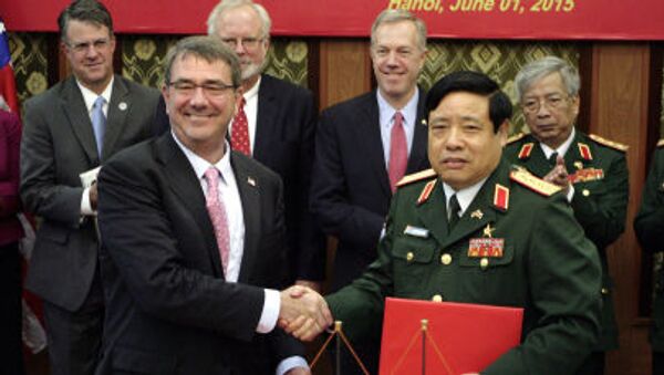 Bộ trưởng Quốc phòng Mỹ Ashton Carter và Phùng Quang Thanh - Sputnik Việt Nam