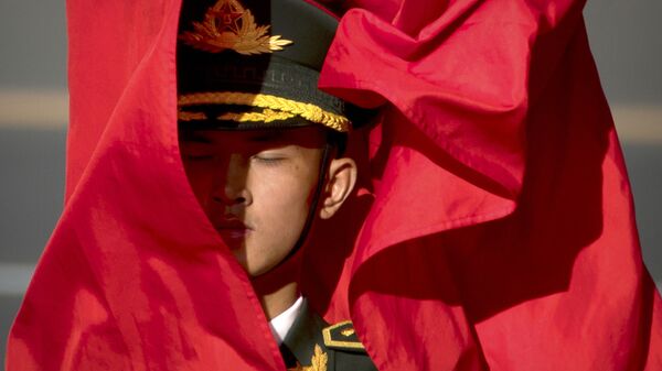 Đội Cảnh vệ với cờ nghi thức trong lễ đón Chủ tịch nước Việt Nam Trần Đại Quang  ở Trung Quốc - Sputnik Việt Nam
