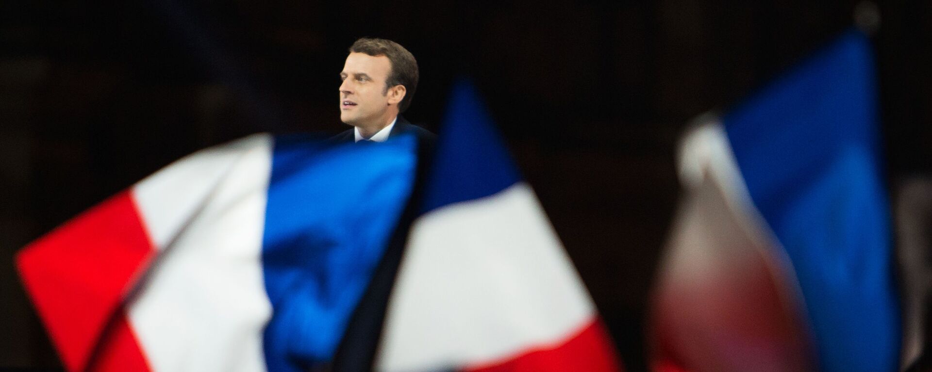 Paris. Tổng thống vừa đắc cử Emmanuel Macron phát biểu ở trước điện Louvre. - Sputnik Việt Nam, 1920, 29.08.2021