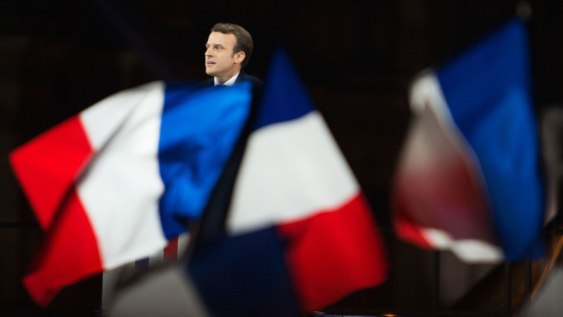 Paris. Tổng thống vừa đắc cử Emmanuel Macron phát biểu ở trước điện Louvre. - Sputnik Việt Nam, 1920, 10.04.2022
