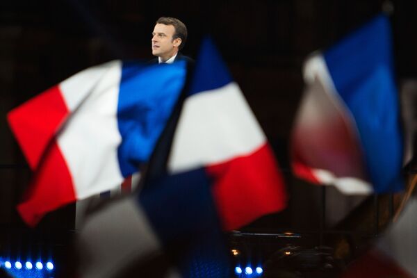 Paris. Tổng thống vừa đắc cử Emmanuel Macron phát biểu ở trước điện Louvre. - Sputnik Việt Nam
