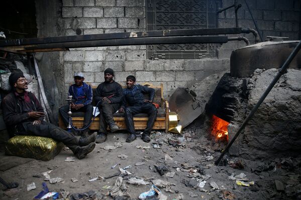 Syria. Xưởng thợ ở ngoại ô Damascus trong giờ phút giải lao - Sputnik Việt Nam