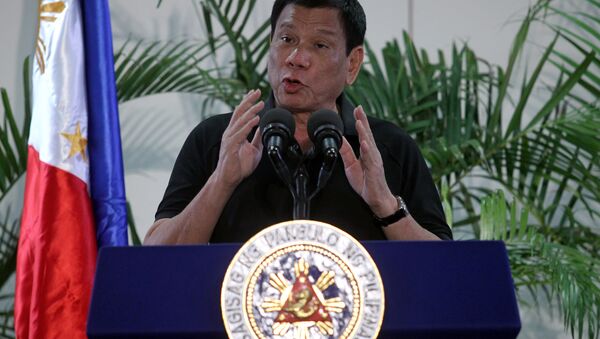 Philippines President Rodrigo Duterte gestures during a news conference upon his arrival from a state visit in Vietnam at the International Airport in Davao city, Philippines September 30, 2016. - Sputnik Việt Nam