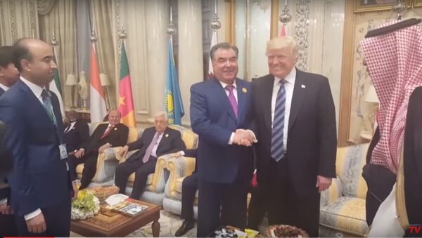 Truyền thông phát hiện chính khách đã thắng Trump khi bắt tay - Sputnik Việt Nam