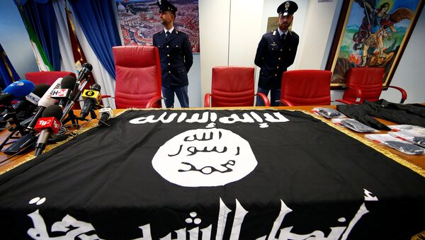 Police officers stand next to a black Islamic State flag that was seized in a raid, at a news conference held at the police headquarters in Rome, Italy, January 10, 2017 - Sputnik Việt Nam