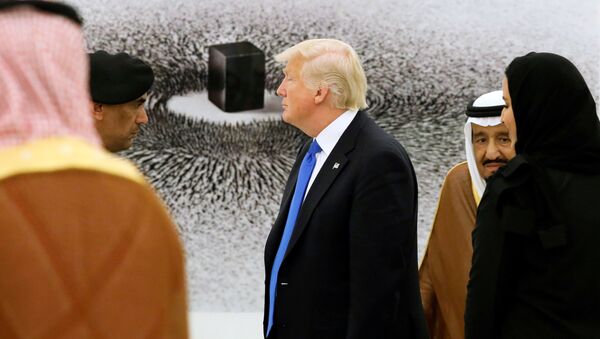 Tổng thống Mỹ Donald Trump cùng  vua Salman bin Abdulaziz Al Saud của Saudi Arabia tại cung Al Murabba ở Riyadh. 20 tháng 5 năm 2017 - Sputnik Việt Nam