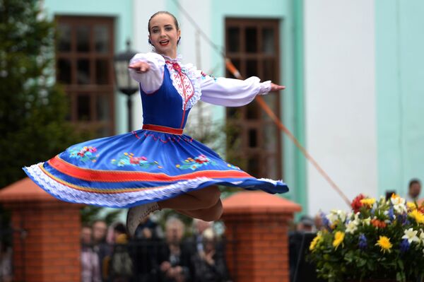 Người tham gia lễ hội văn hóa dân gian Nga tại một làng quê ở Cộng hòa Tatarstan thuộc LB Nga. - Sputnik Việt Nam
