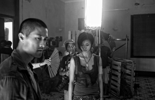 Các diễn viên Việt Nam đang chuẩn bị cho cảnh quay trong phim Clash - Sputnik Việt Nam