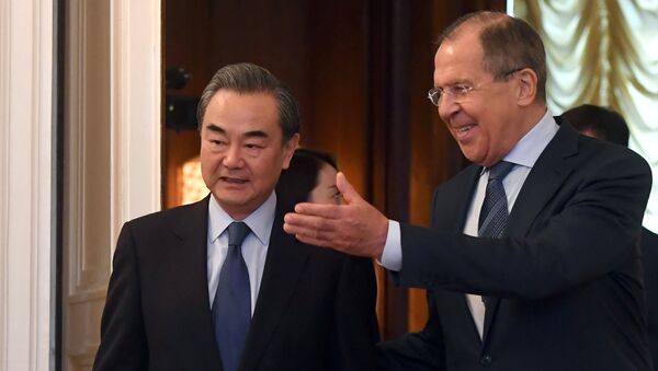 Russian Foreign Minister Sergei Lavrov (R) and his Chinese counterpart Wang Yi enter a hall during a meeting in Moscow - Sputnik Việt Nam