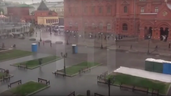 Toilet sinh thái “chạy trốn” khỏi Quảng trường Manezh ở  Moskva - Sputnik Việt Nam