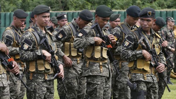 Филиппинские солдаты в военном лагере - Sputnik Việt Nam