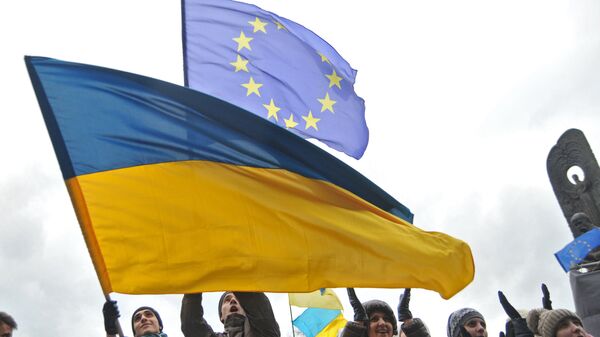 cờ Ukraina và EU - Sputnik Việt Nam