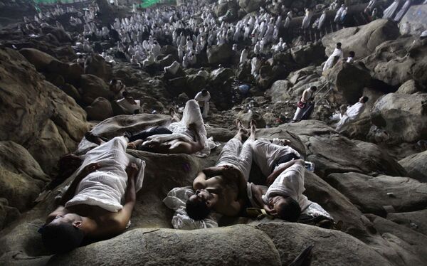 Tác phẩm của nhiếp ảnh gia Israel Ashraf Amra The annual muslims Hajj. Giải III trong hạng mục Cuộc sống thường nhật. Ảnh đơn”. - Sputnik Việt Nam