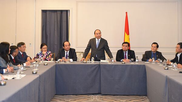 Премьер-министр Вьетнама Нгуен Суан Фук во время встречи с представителями вьетнамского бизнеса и интеллигенции во время своего визита в США - Sputnik Việt Nam