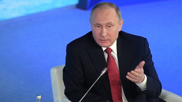 Russian President Vladimir Putin speaks at The Arctic: Territory of Dialogue forum in Arkhangelsk - Sputnik Việt Nam