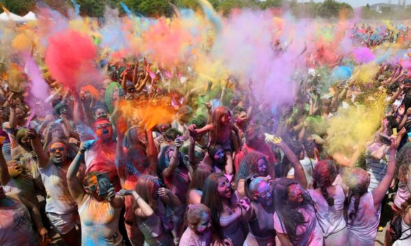 Lễ hội Hindu Holi đầy sắc màu ở… Tây Ban Nha. - Sputnik Việt Nam