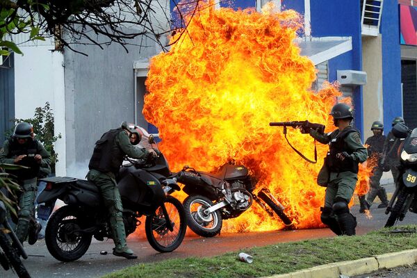 Venezuela. Cảnh sát đặc nhiệm trong cuộc đụng độ với những người biểu tình. - Sputnik Việt Nam