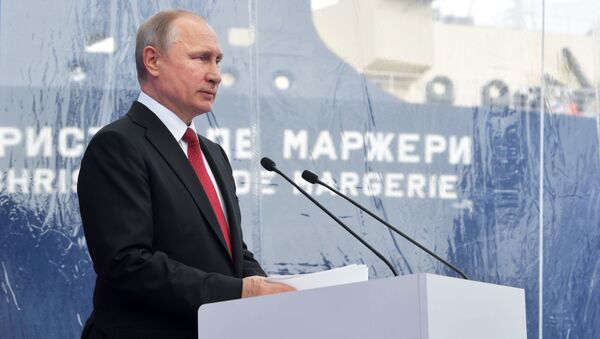 Президент России Владимир Путин во время церемонии имянаречения арктического танкера-газовоза Кристоф де Маржери - Sputnik Việt Nam