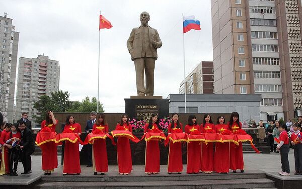 Khánh thành tượng đài Chủ tịch Hồ Chí Minh tại thành phố Ulyanovsk, LB Nga - Sputnik Việt Nam