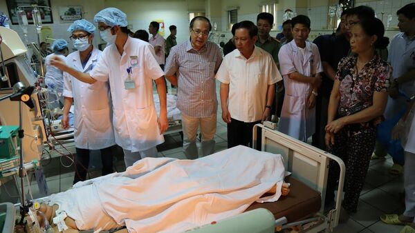 Các bác sĩ tích cực cứu chữa bệnh nhân đang điều trị - Sputnik Việt Nam