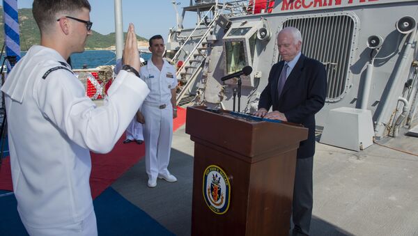 Thượng nghị sĩ Mỹ John McCain đến thăm Việt Nam, Cam Ranh, USS John S. McCain (DDG 56) - Sputnik Việt Nam