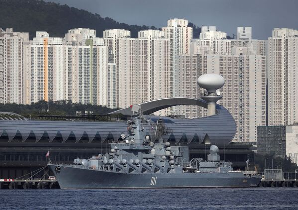 5 tháng Sáu. Kỳ hạm của Hạm đội Thái Bình Dương Nga, tàu tuần dương tên lửa Varyag tại cảng Hồng Kông. - Sputnik Việt Nam