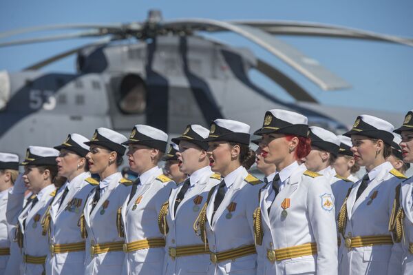 Các nữ chiến sĩ binh đoàn 6 Phòng không-Không quân Liên bang Nga trong nghi lễ trọng thể  kỷ niệm 75 năm thành lập binh đoàn. - Sputnik Việt Nam