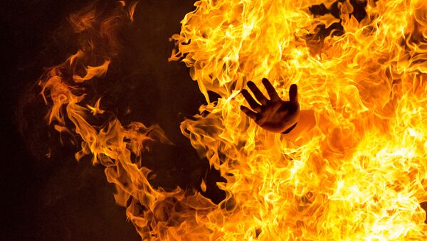 Nhảy qua lửa tại lễ hội San Juan ở Tây Ban Nha - Sputnik Việt Nam